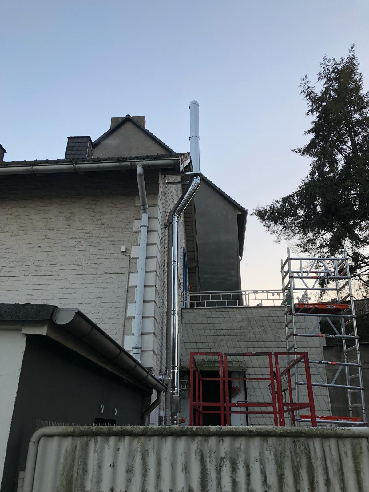 Edelstahlschornstein Winkelmontage 